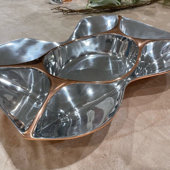 Nambe - Classic Copper collection
Multi section server (7 sections) - Picture 5 of 6